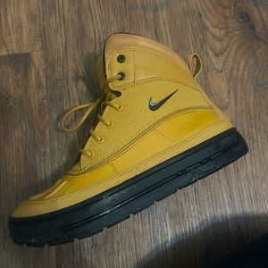 ❄️✨like new✨❄️ Nike Woodside 2 High ACG Boys size 7 Y